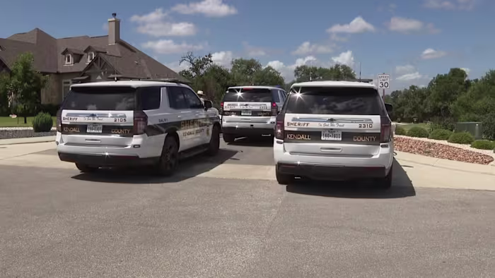 Gunfire wakes residents in Kendall County after at least 1 deputy shoots, kills armed man